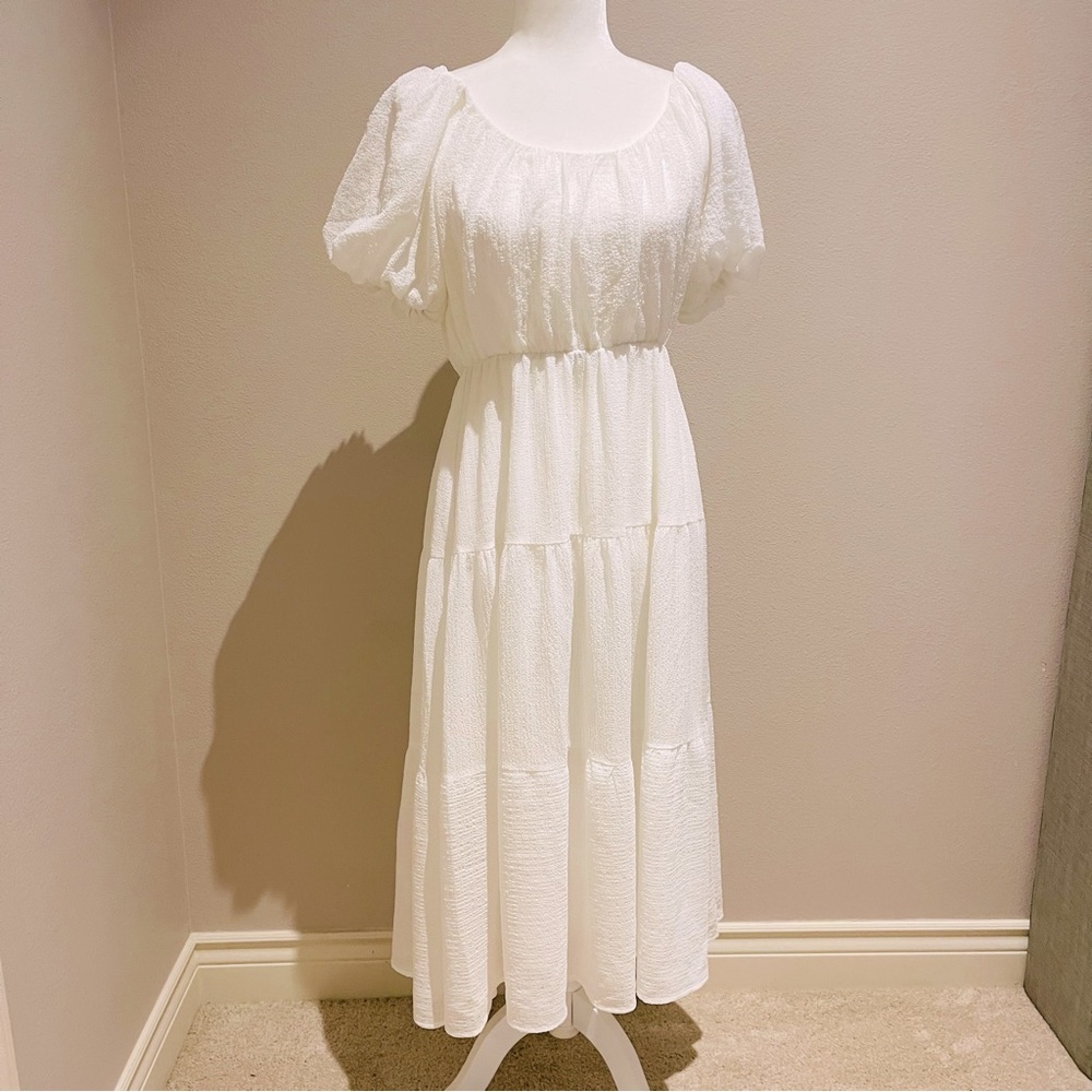 🌹 ASTR White Dress with Puffy Sleeves - Picture 2 of 9